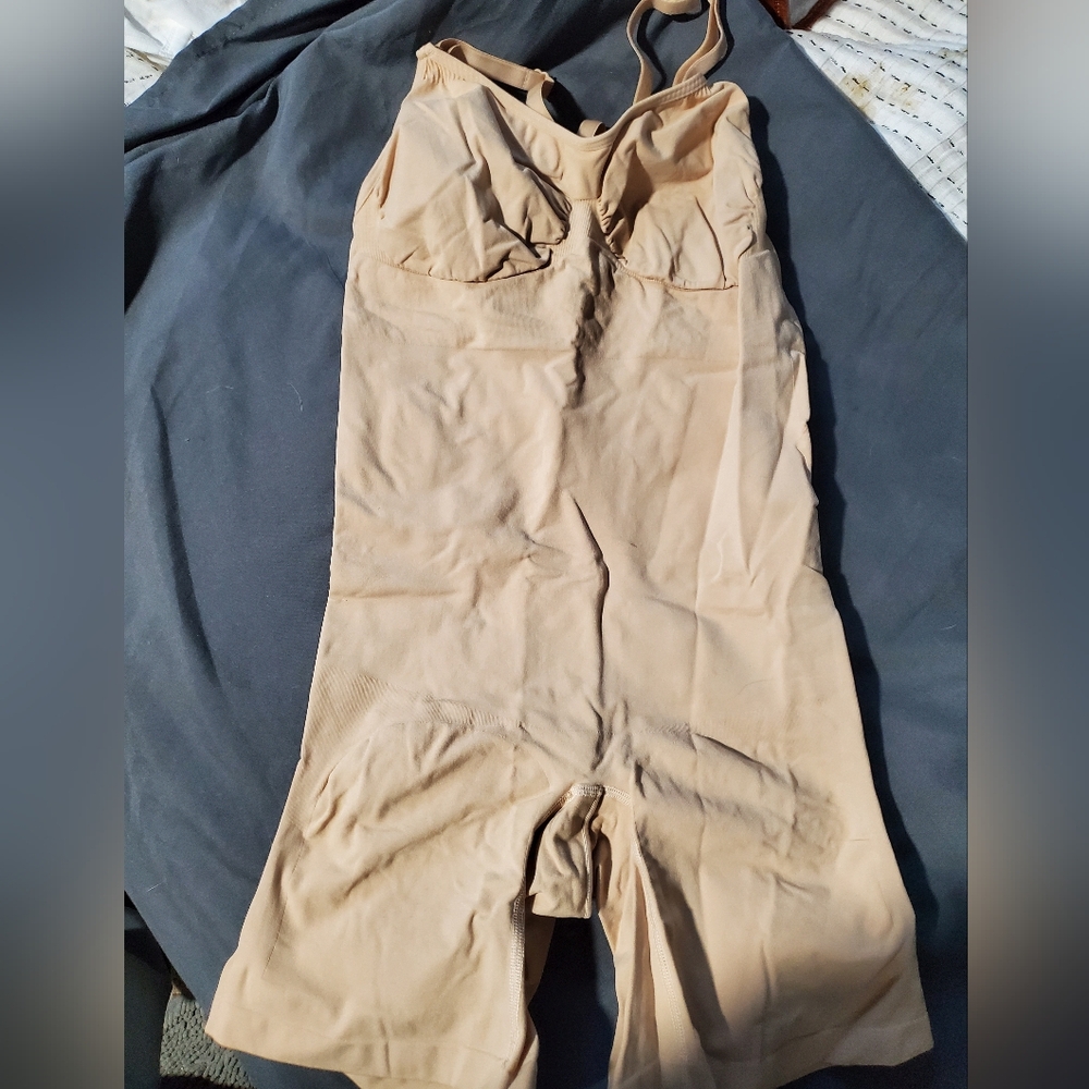 Shapewear Essentials full bodysuit shapewear in size 2XL in nude/beige.
